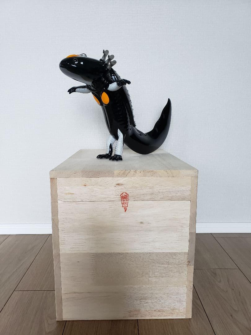 ウルトラマン　井上祐起　salamander z-ton