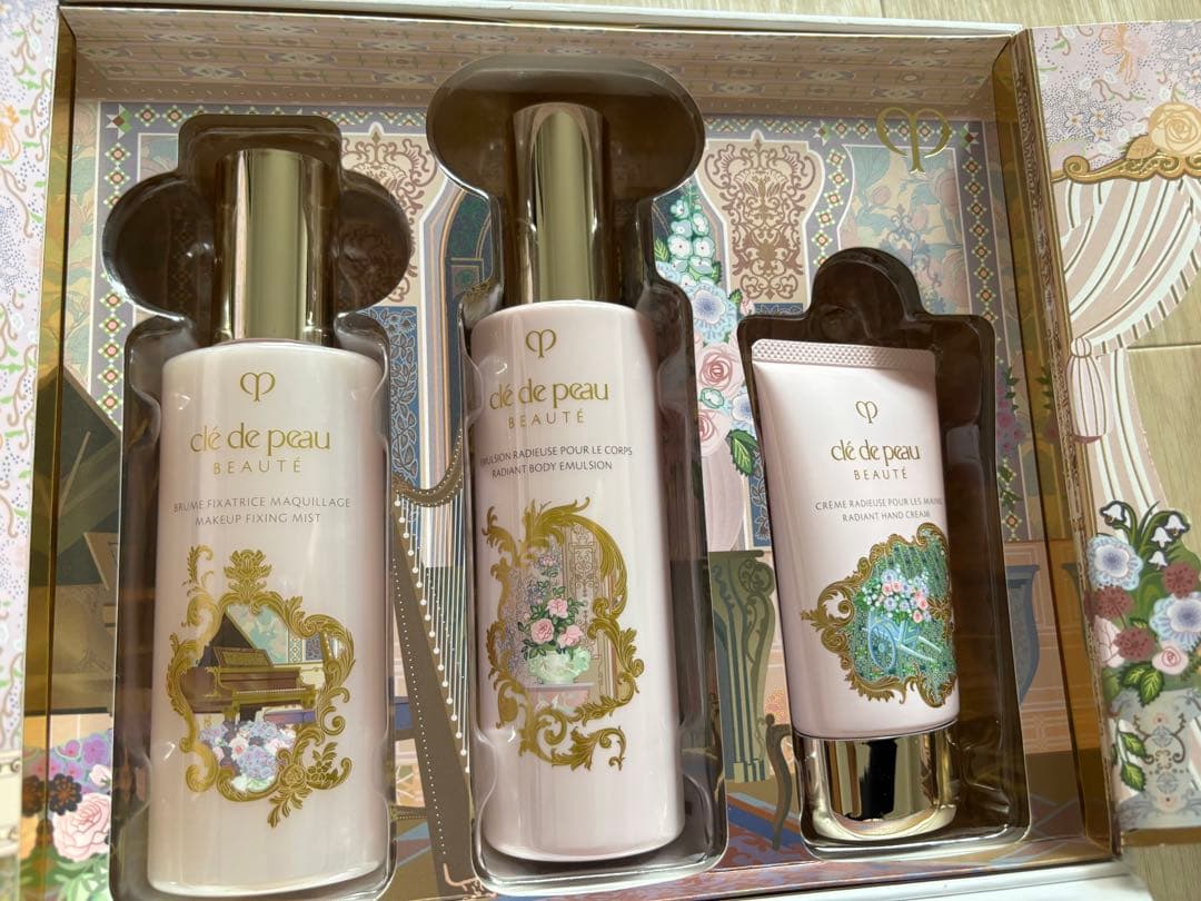 clé de peau BEAUTÉ ラディアンスギフト ブルーブラック記念品