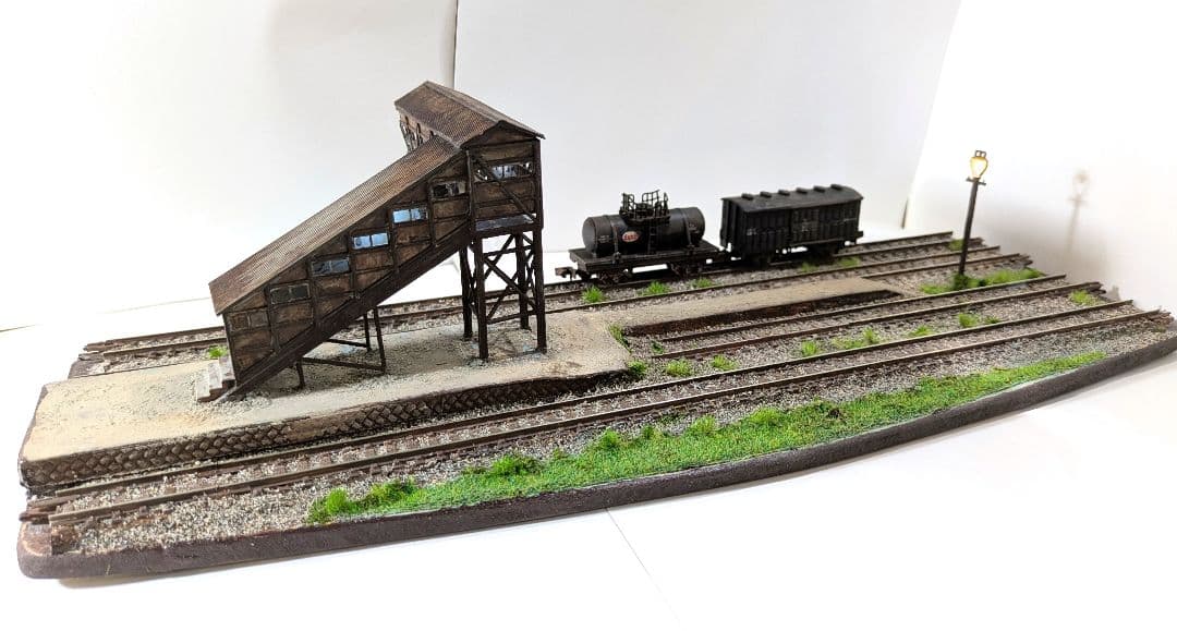 食*ン様 Ｎゲージ・ジオラマ展示台【ローカル駅寸景】※貨車2両付き！