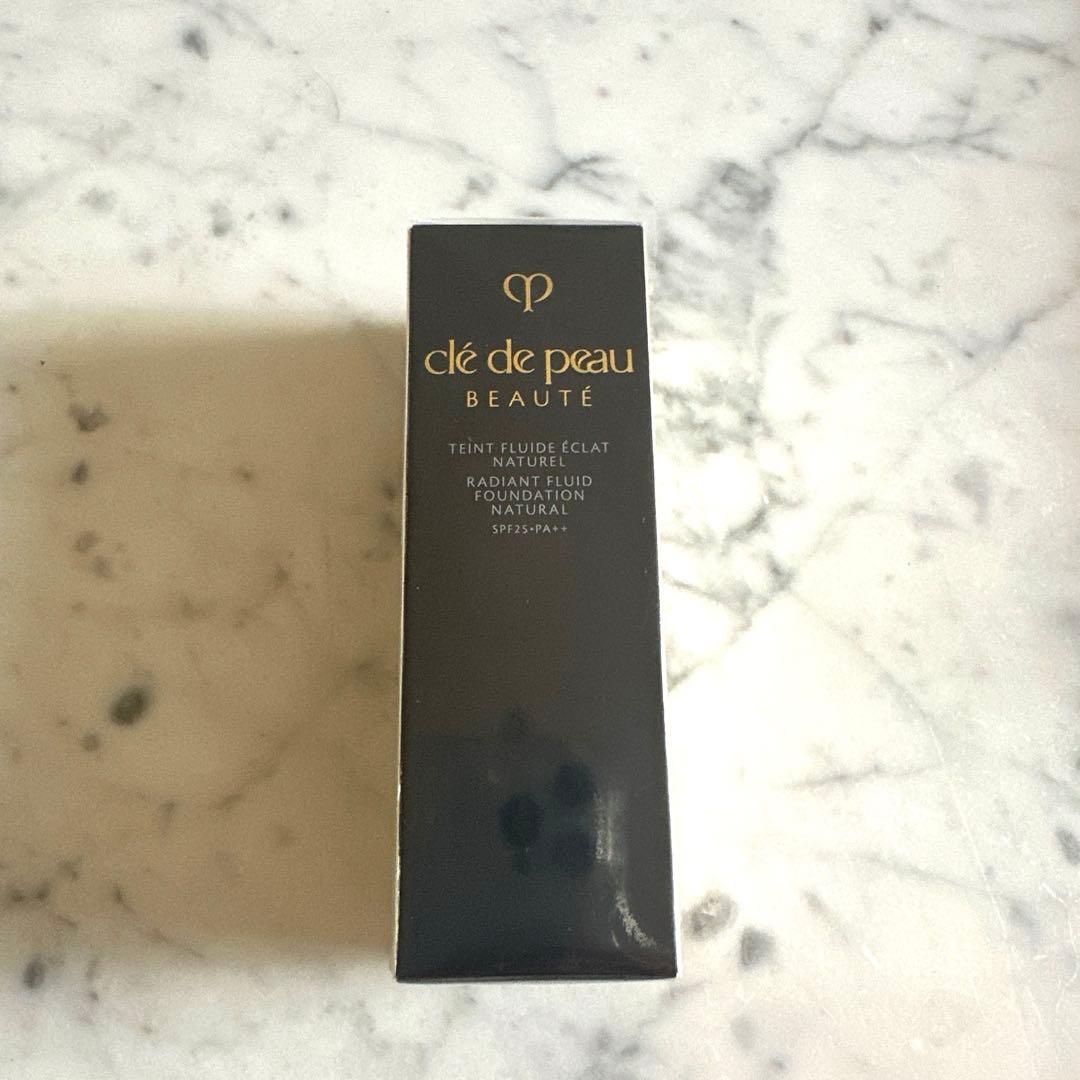 新品未使用　クレドポー ボーテ タンフリュイドエクラ ナチュレル オークル10