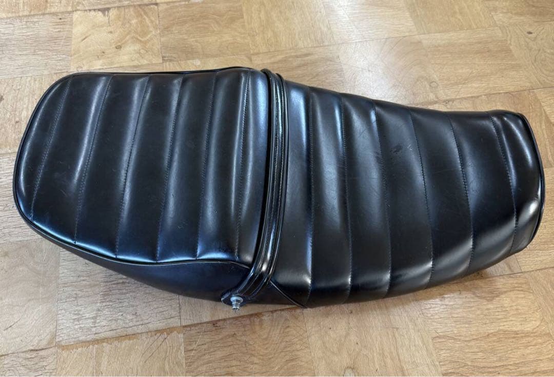 カワサキ　ゼファー400 タックロールシート　黒