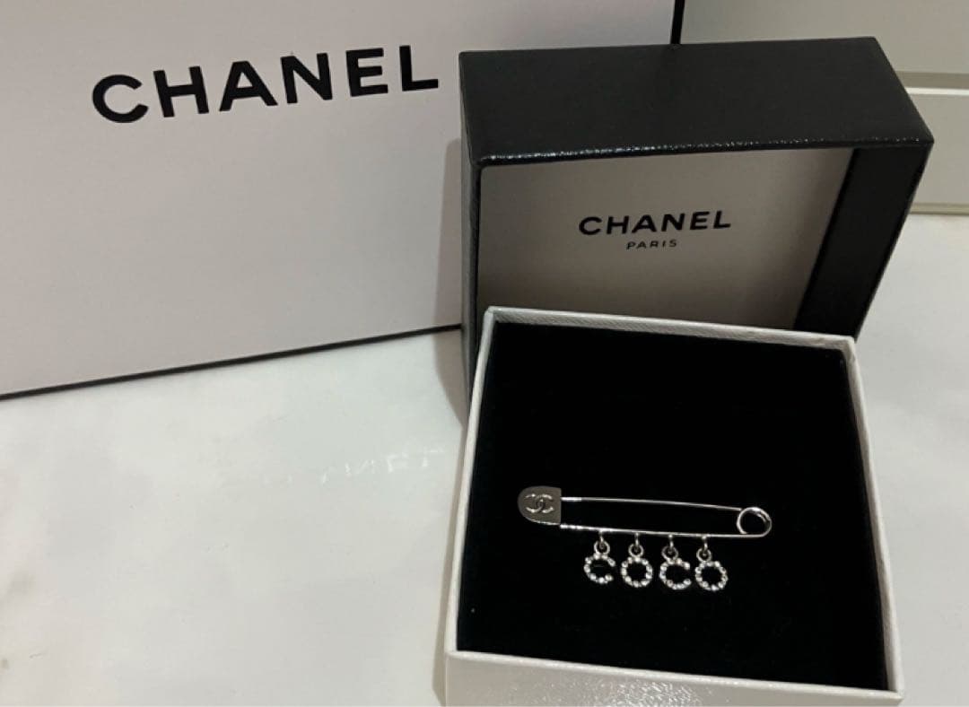 新品未使用　CHANEL 安全ピンブローチ ビジュー COCO ココマーク