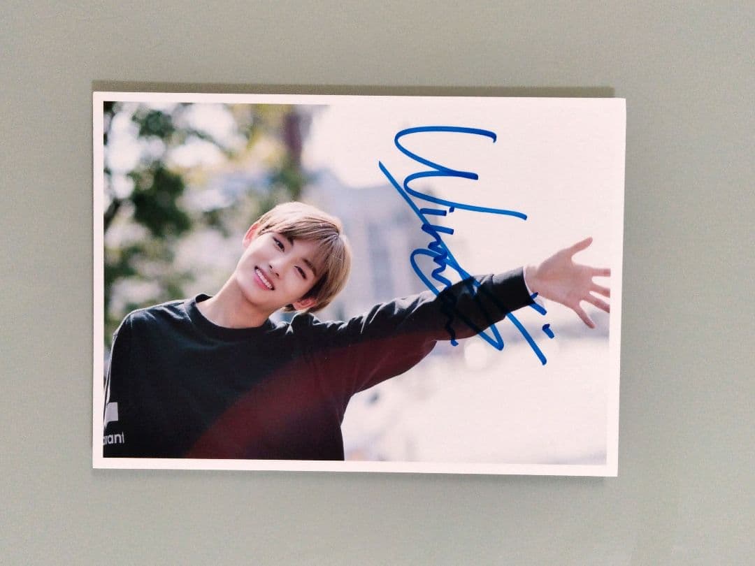 セール中…ウィンウィン直筆サイン入り2Lサイズ写真‥Winwin…NCT… - メルカリ