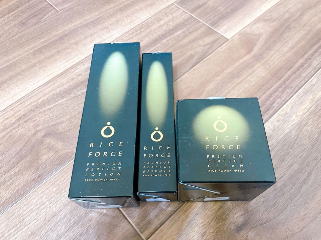 ライスフォースセット★化粧水120ml Amazon.co.jp: ライスフォース 〈お試し3点セット （化粧水 120mL 美容