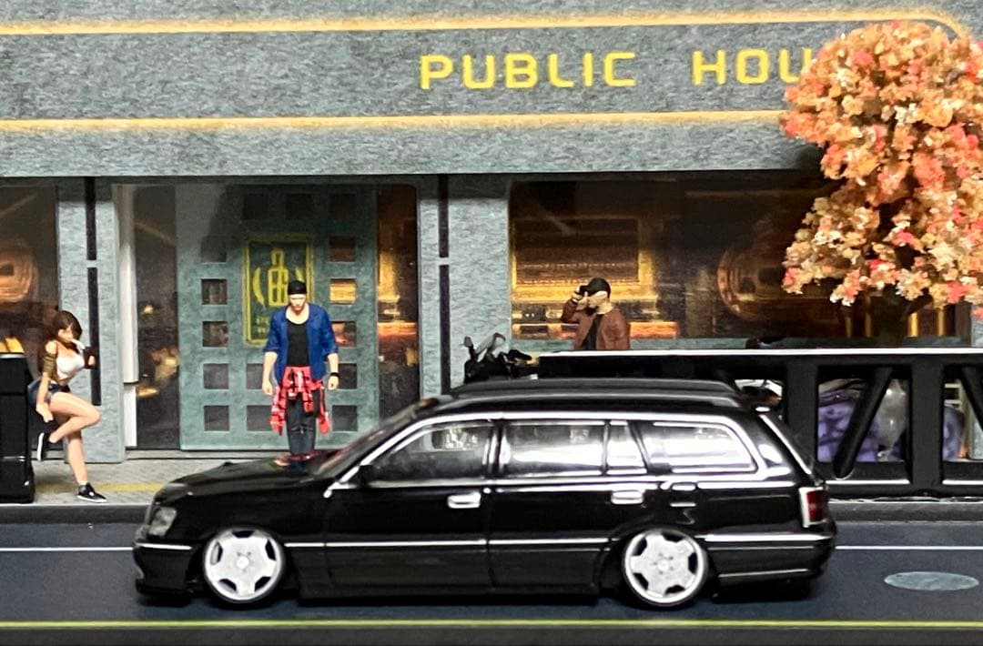 トミカ クラウンエステート ブラック 1/64 改造