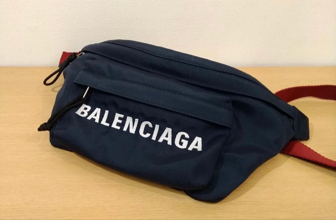 BALENCIAGA ボディバッグ ネイビー - メルカリ