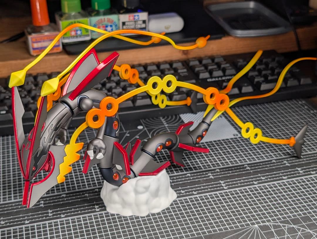 黒いメガレックウザ 全塗装 完成品 ポケプラ - メルカリ