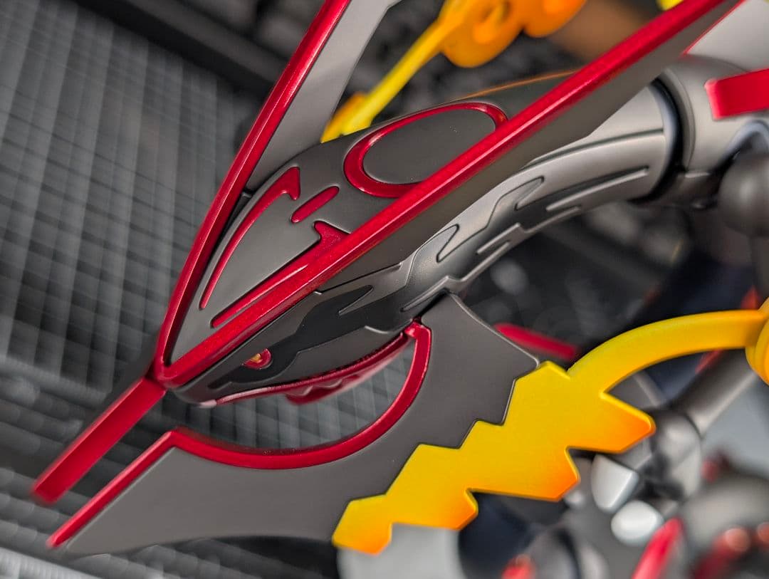 黒いメガレックウザ 全塗装 完成品 ポケプラ - メルカリ