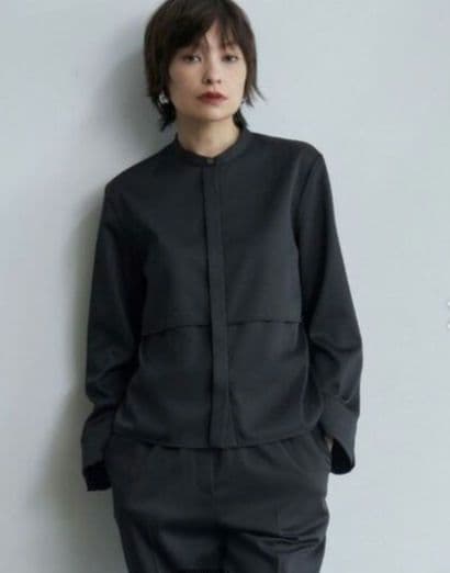 ICB【洗える】ウォームサテン クロップドシャツ　タグ付き