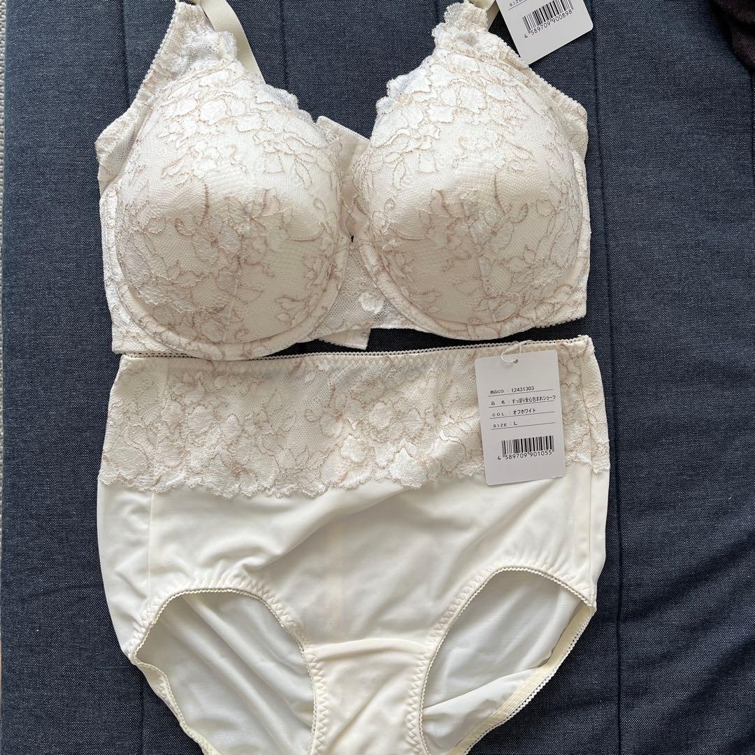 背中すっきりつつまれ美乳ブラセット