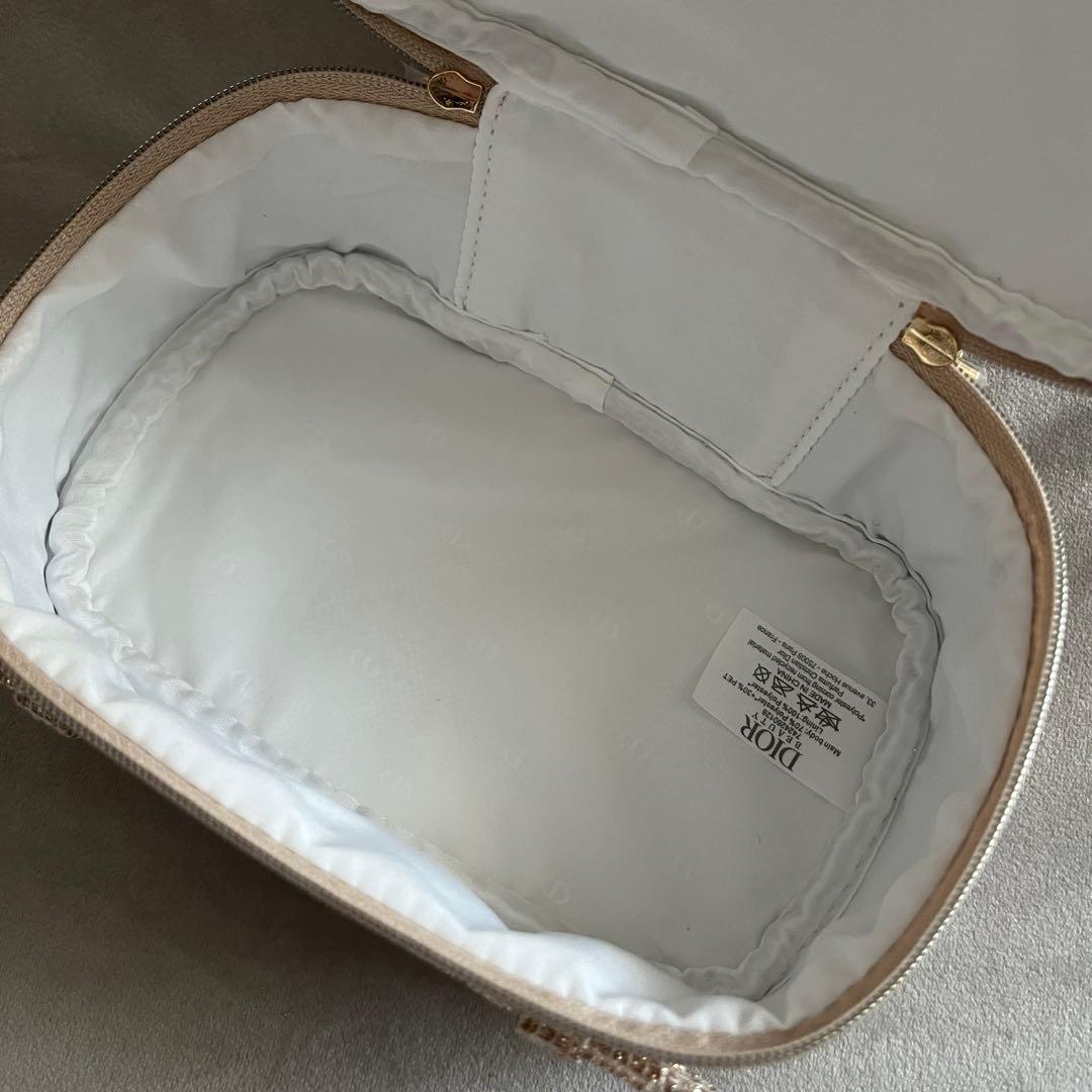 ディオール クリスマスオファー2025 Diorホリデーポーチ ノベルティ