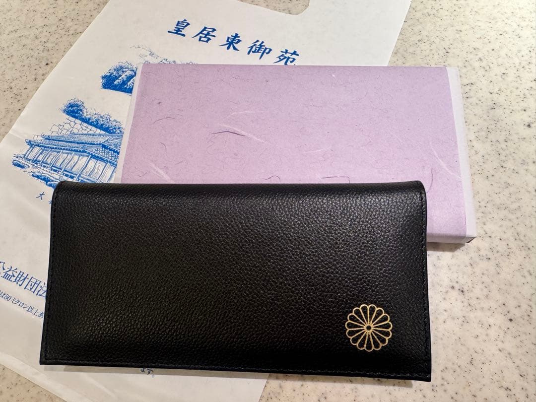 【新品】皇居 東御苑　本革 菊の紋入り ブラック 黒　長財布　菊葉文化協会　財布