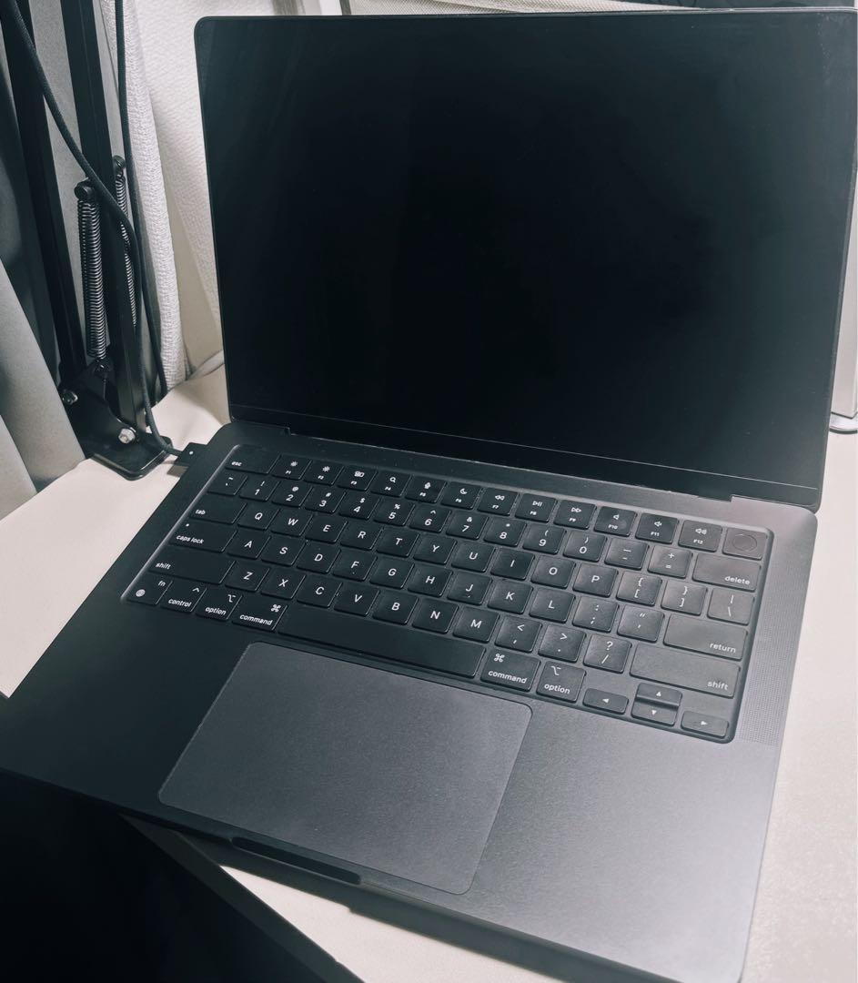 MacBook Pro M4、14インチ、ブラック