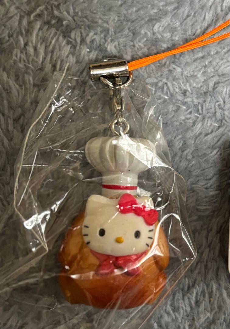 ハローキティ　キティ　ローソン　LAWSON コラボ　Lチキン　ストラップ　限定 LAWSON✖️ 𝙃𝙚𝙡𝙡𝙤 𝙆𝙞𝙩𝙩𝙮 ] ローソンから可愛いキティちゃん
