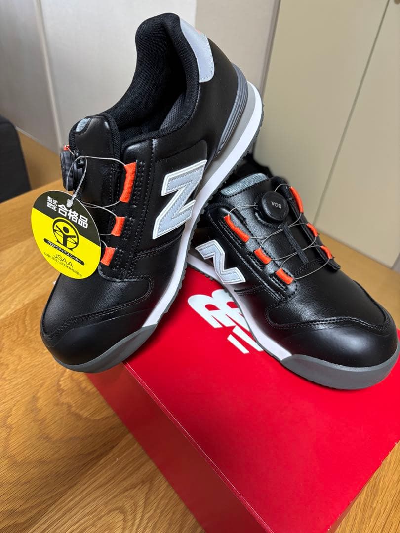 最終値下げニューバランス BOAシステム 安全靴 黒/グレーサイズ26.0