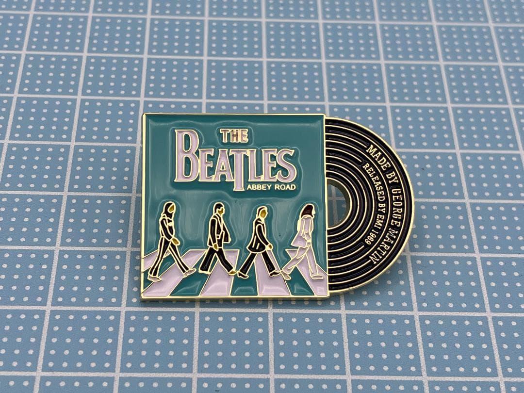 ビートルズ The Beatles ピンバッチ 4種 - メルカリ