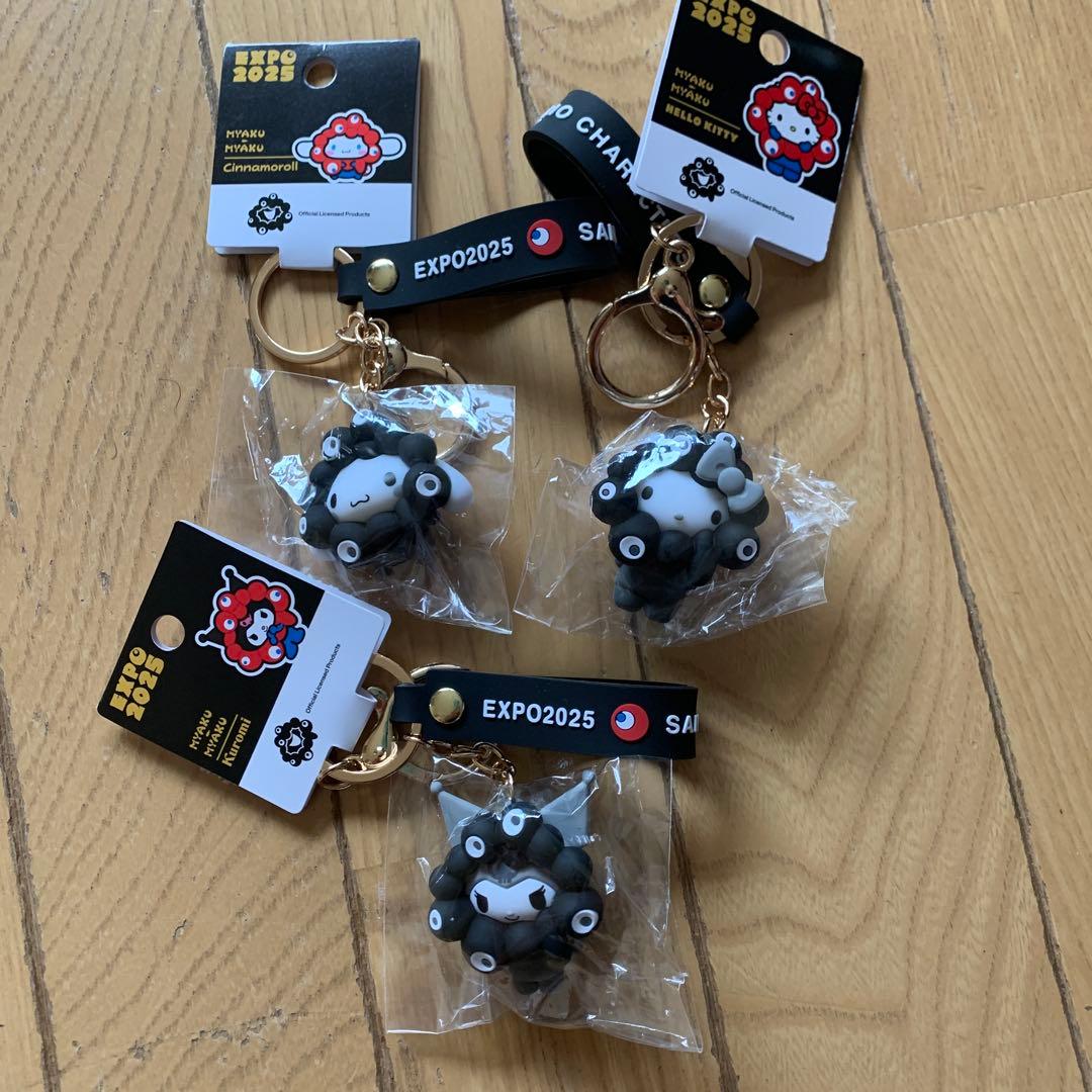 黒ミャクミャク マスコットキーホルダー３個　【キティ／クロミ／シナモン】