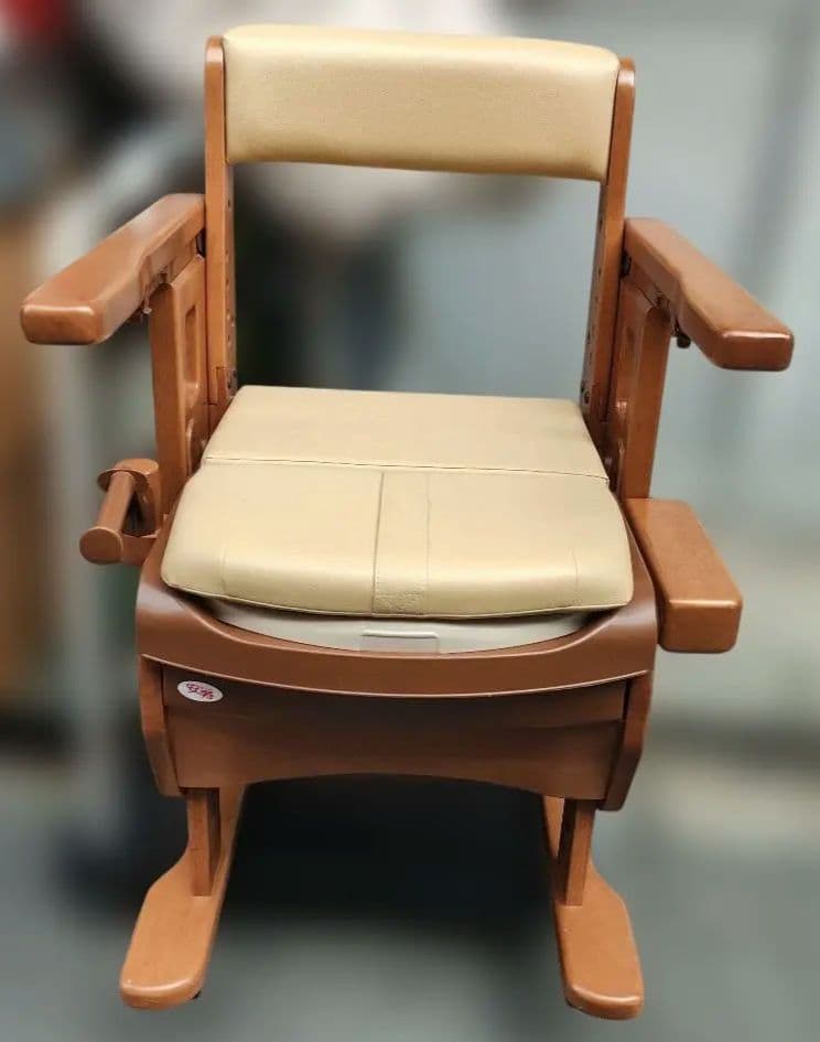 介護用椅子 ポータブルトイレ機能付き