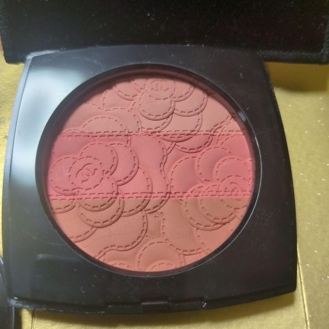 CHANEL　 限定色パウダーチーク 　カメリアフトゥーラ
