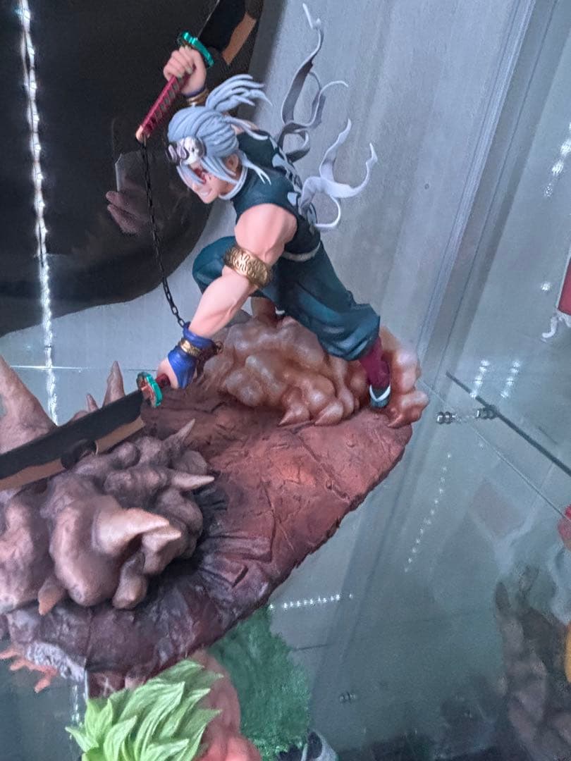 剣を持ったアクションフィギュア 約30cm