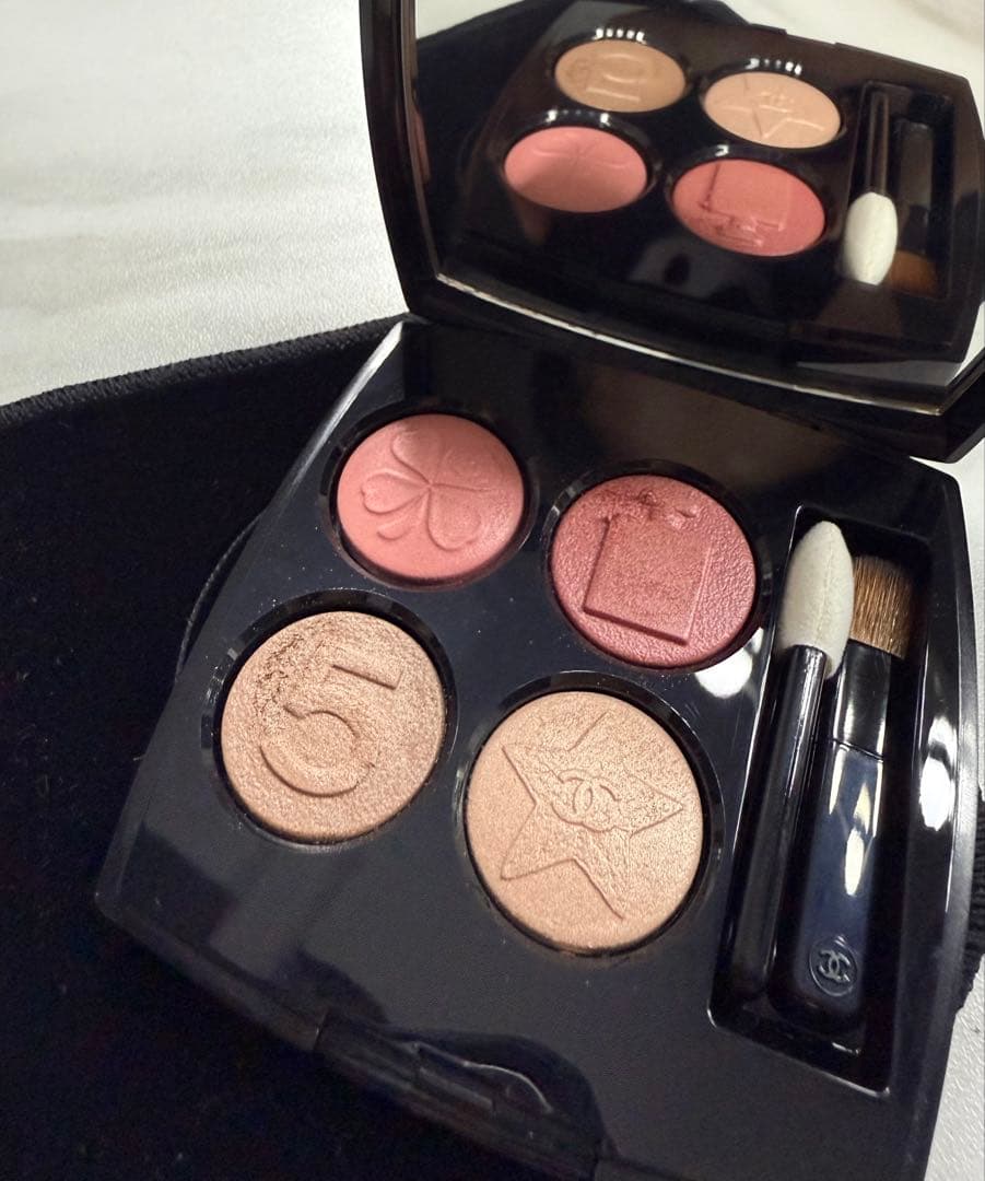 シャネル レ キャトル オンブル ブトン 209