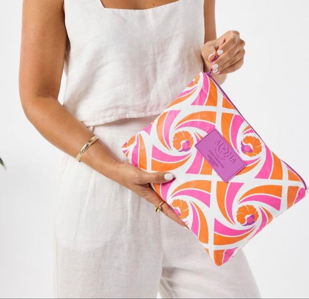 【完売品】ハワイアン航空コラボ × ALOHA COLLECTIONポーチ ANAとロイヤルハワイアンがコラボ】旅にぴったりの大容量ポーチ付き