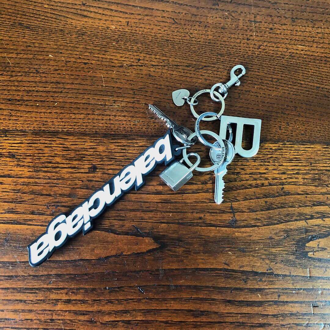 BALENCIAGA バレンシアガ KIT キーチャーム ブラック - メルカリ