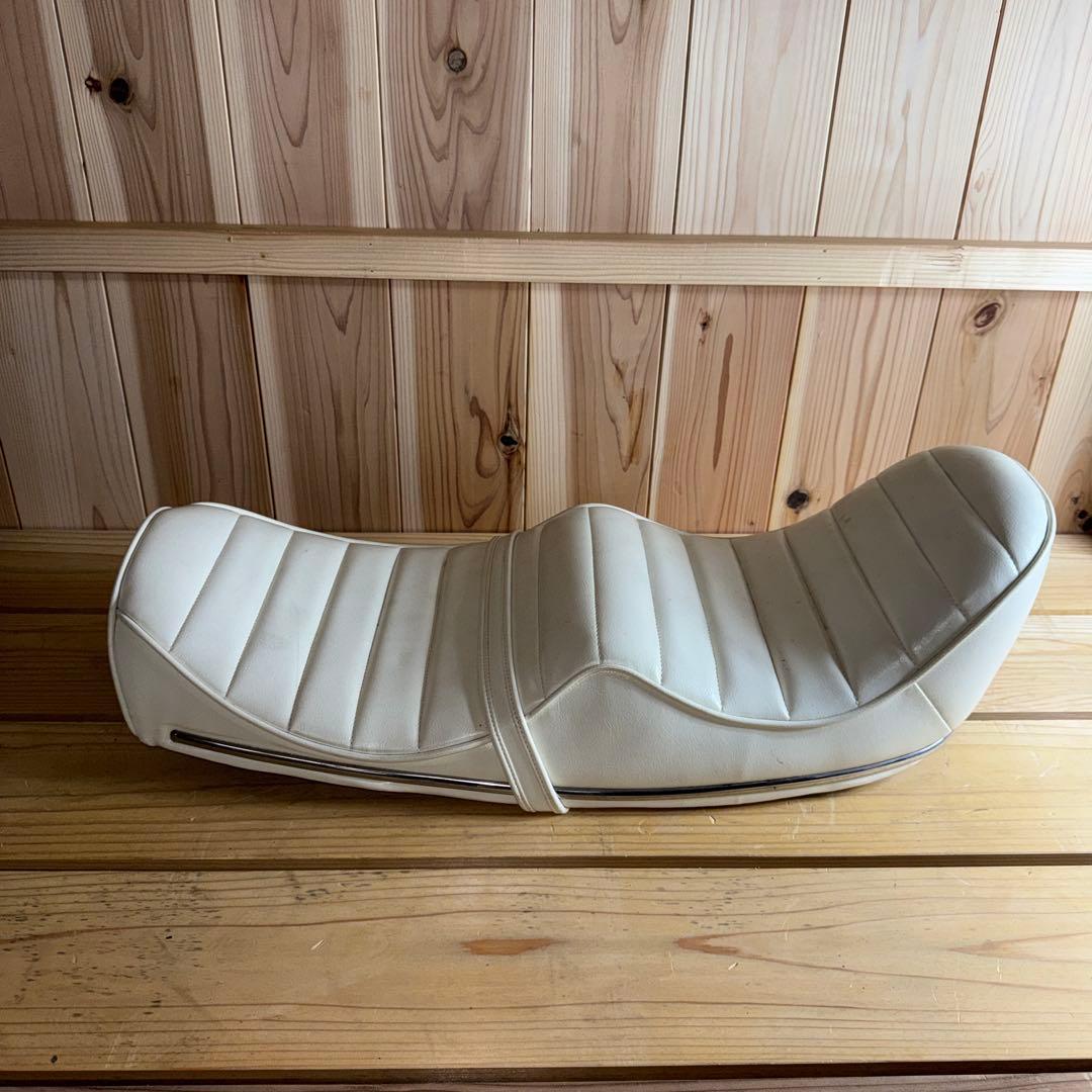 【希少当時物】 川口シート　gt380 サムアップ　鉄ベース　純正モール　① gt380 初期 川口 サムアップ シート - メルカリ