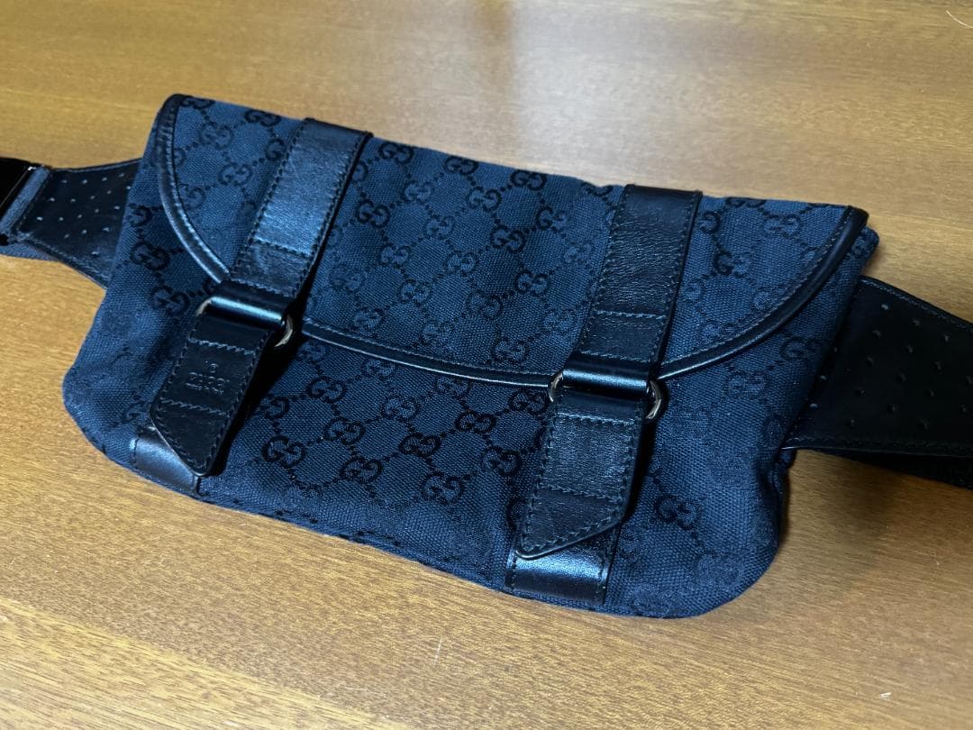 GUCCI ボディバッグ ブラック GGキャンバス