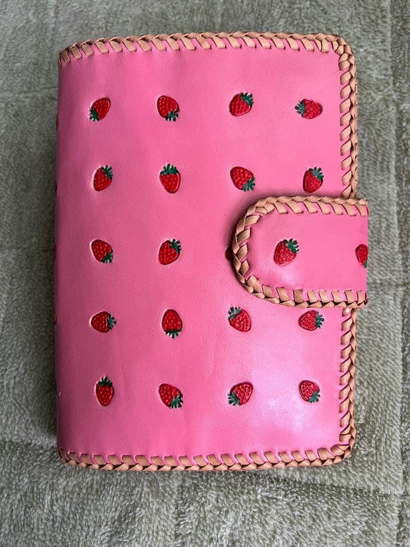 ハンドメイド本牛革いちご柄手帳カバー（ピンク）