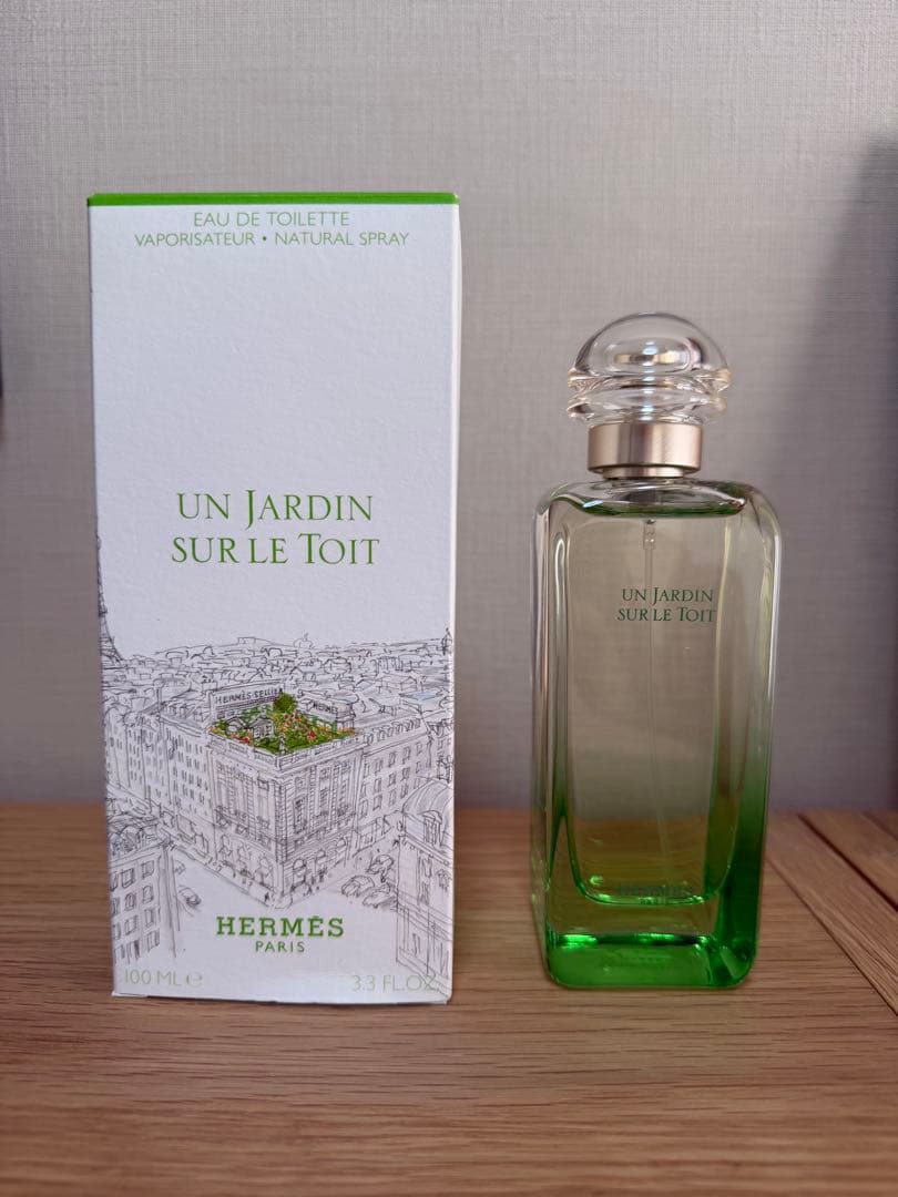 HERMES UN JARDIN SUR LE TOIT 屋根の上の庭