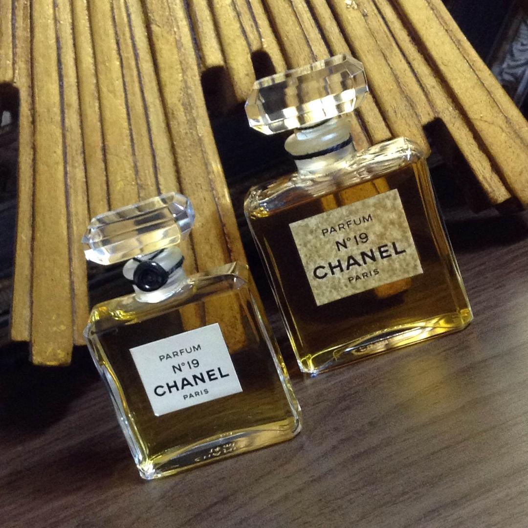 シャネル  CHANEL  19・parfum 香水 19番