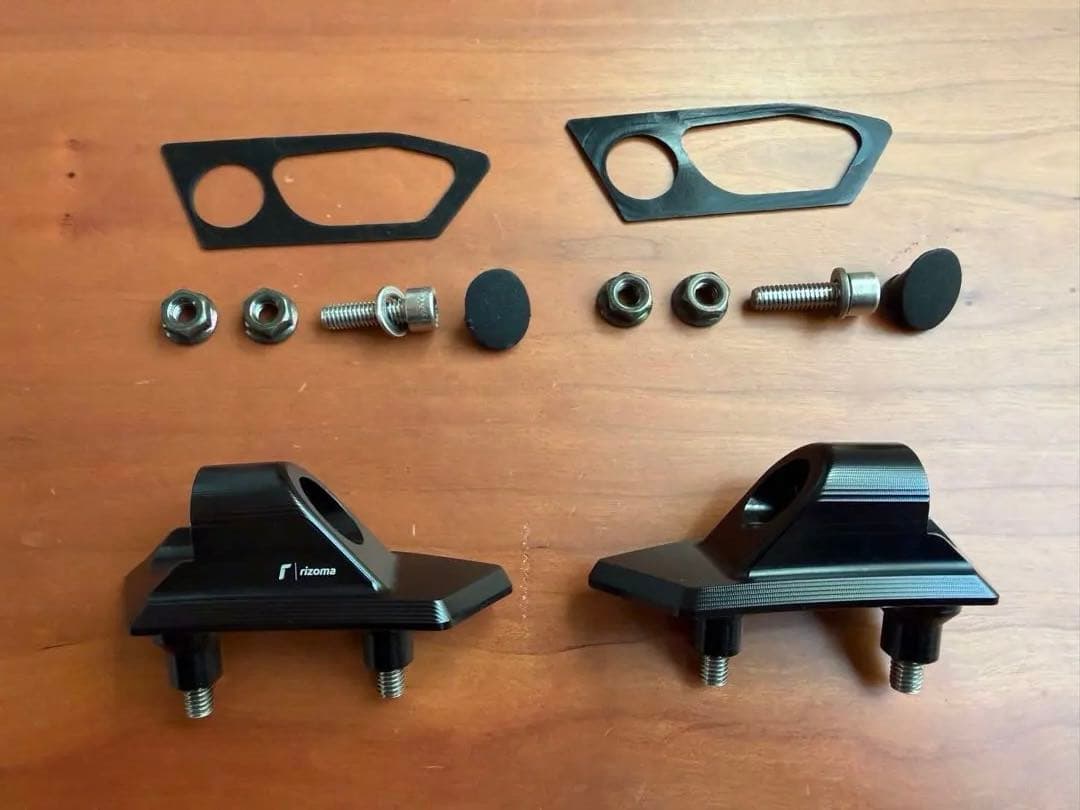 【リゾマ・rizoma】ミラーアダプター　SPORT MOUNT【BS794B】 Webike | rizoma リゾマ ミラーアダプター SPORT MOUNT M 1000 RR 50