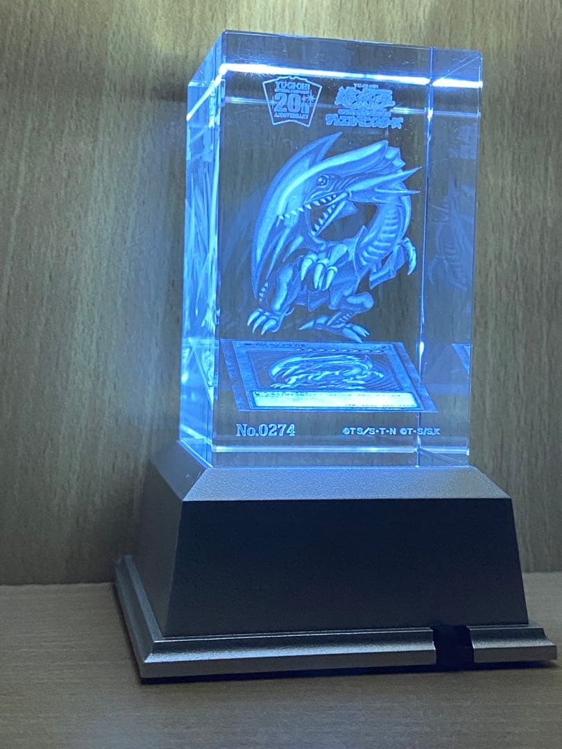 青眼の白龍　クリスタルアート 世界に一つのシリアル入り】 青眼の白龍 クリスタルアート ブルー