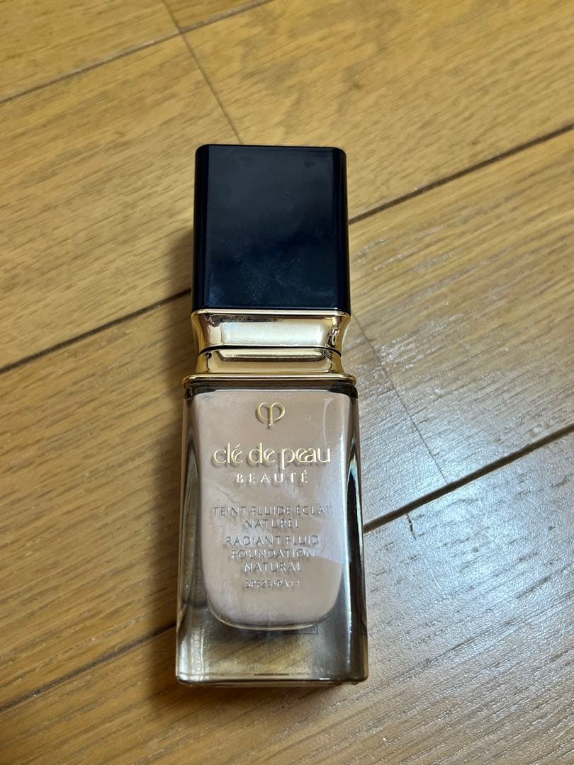 クレ・ド・ポー　ポーテ タンフリュイドエクラ　ナチュレルファンデーション