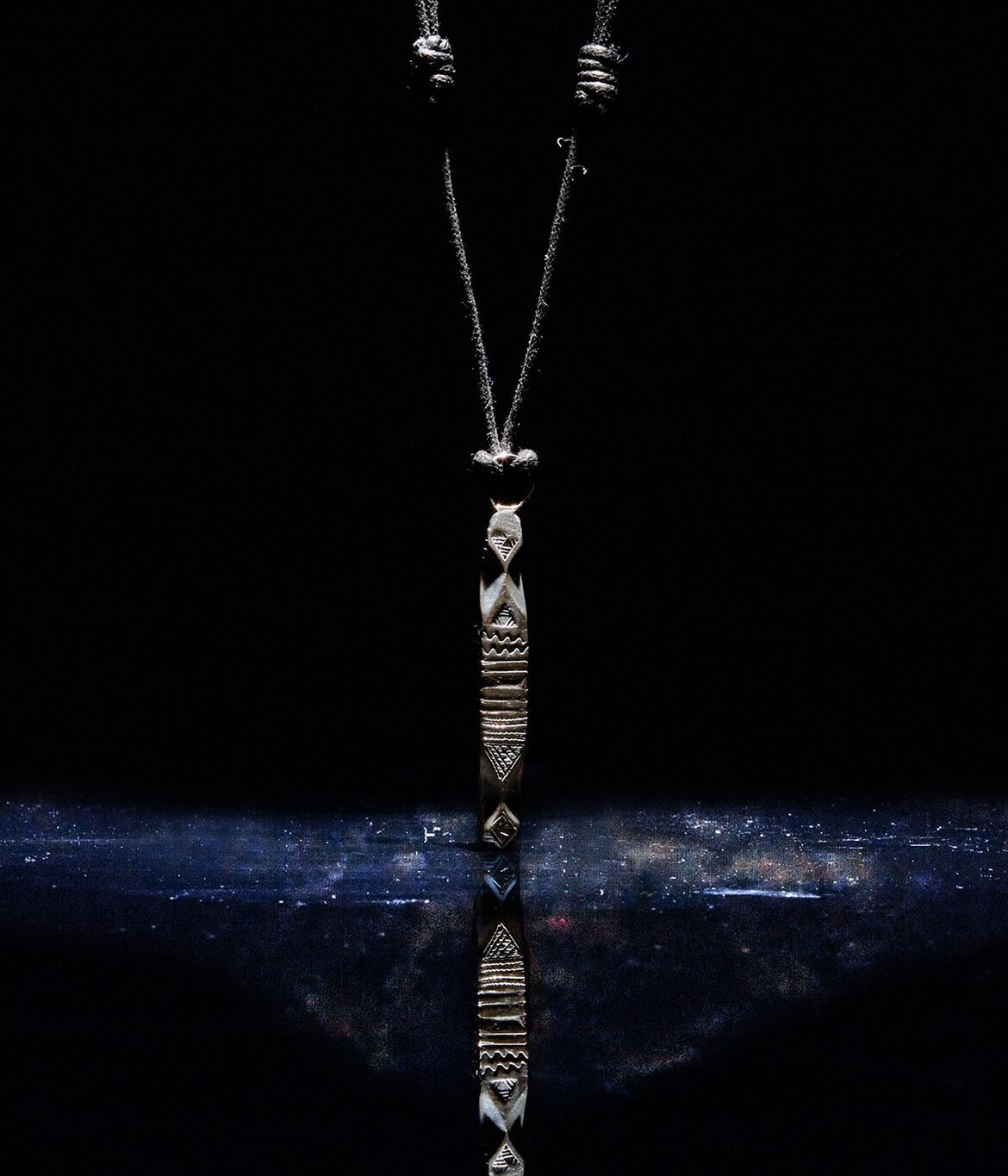 ARKnets別注 | トゥアレグ族が一刀一刀 手彫りで仕上げるネックレス