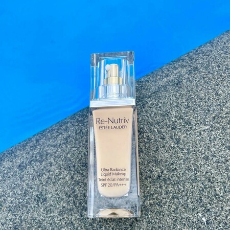 Re-Nutriv Ultra Radiance Liquid Makeup SPF 20 | Estée Lauder Hong Kong