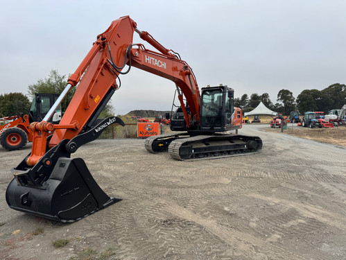 Hitachi ZX210LC-7H Excavator 50,927 Lbs. 164 HP w/coupler & 3
