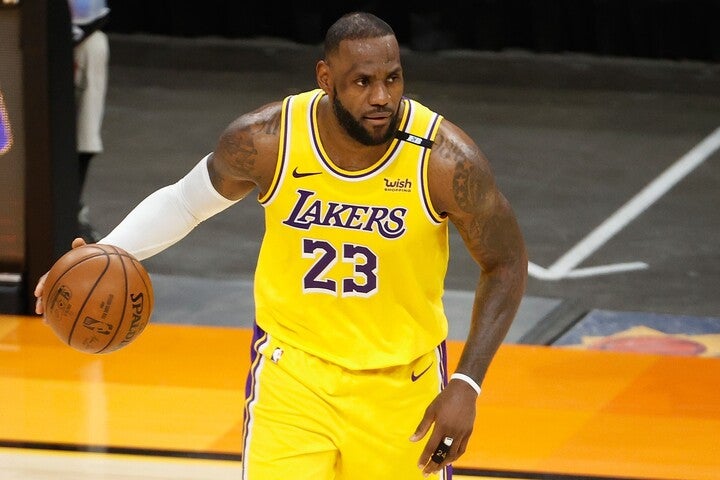 37歳を迎えるレブロンの最適ポジションはPG、それともPF