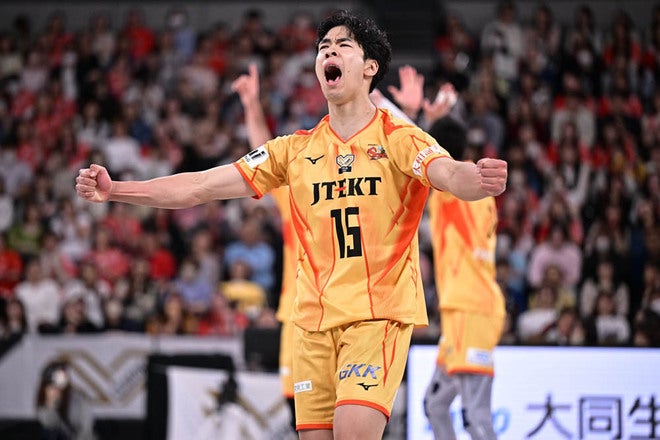 画像】強力なサーブとスパイクで存在感を示した宮浦健人を特集！ | THE