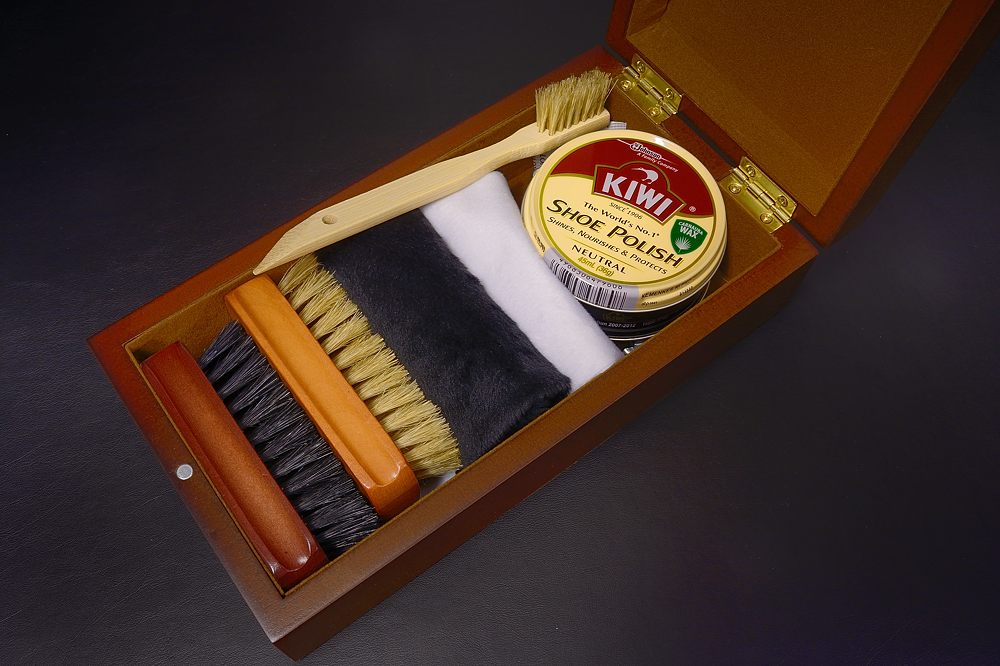 木箱入り靴磨きセット（キウイ靴クリーム入り） | 高級感ノベルティ