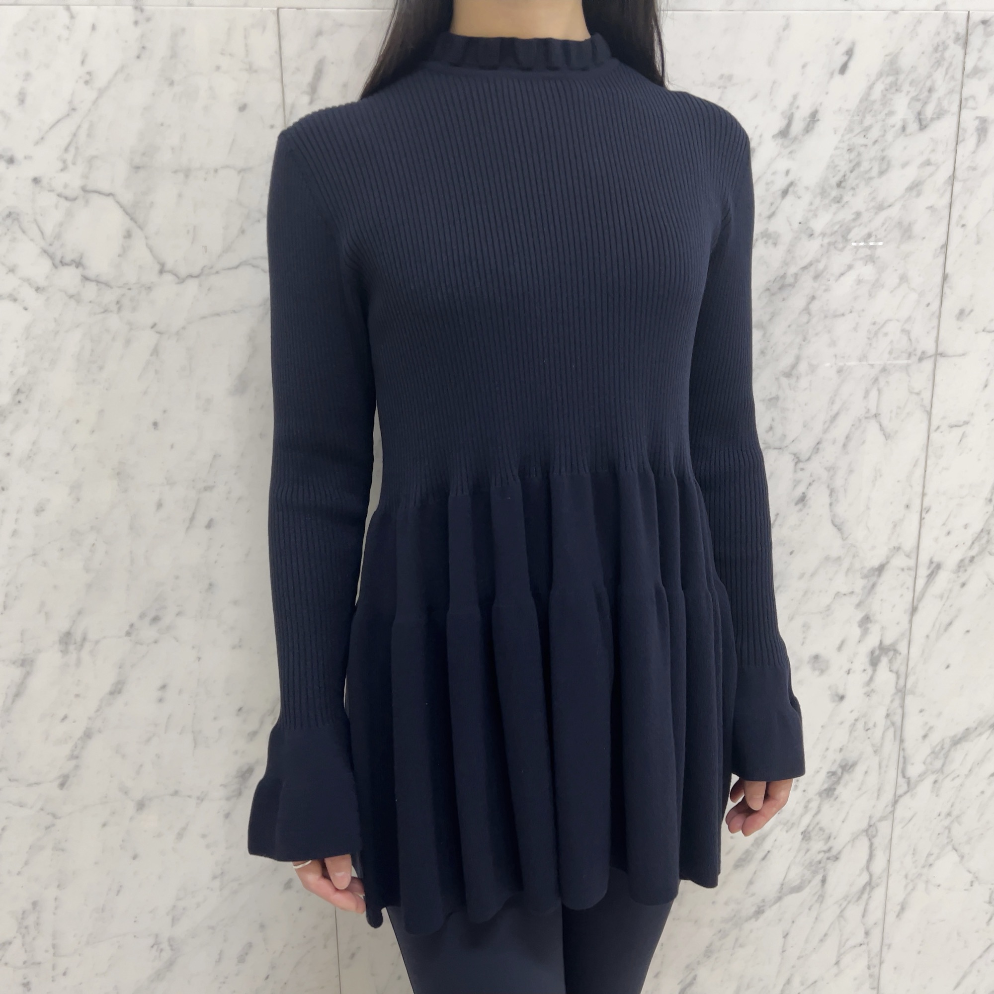 先週の人気アイテム＜バイカラーフリルリブニットプルオーバー＞の