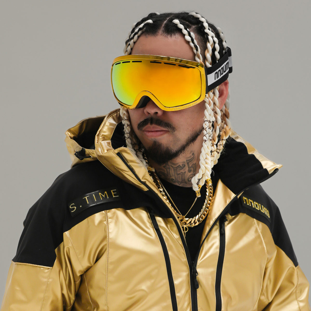 ラッパーSHOとタナベスポーツ「nnoum(ノアム)」がコラボ！金ピカド派手