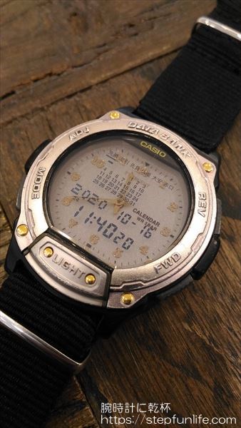 カシオ データバンク ツインセプト ABX-64。デジタル表示が浮かび