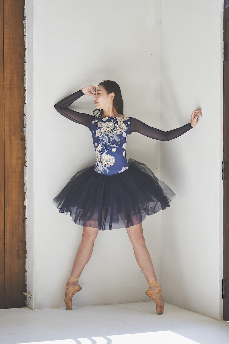 stina / type O square / Dahlia imperialis navy