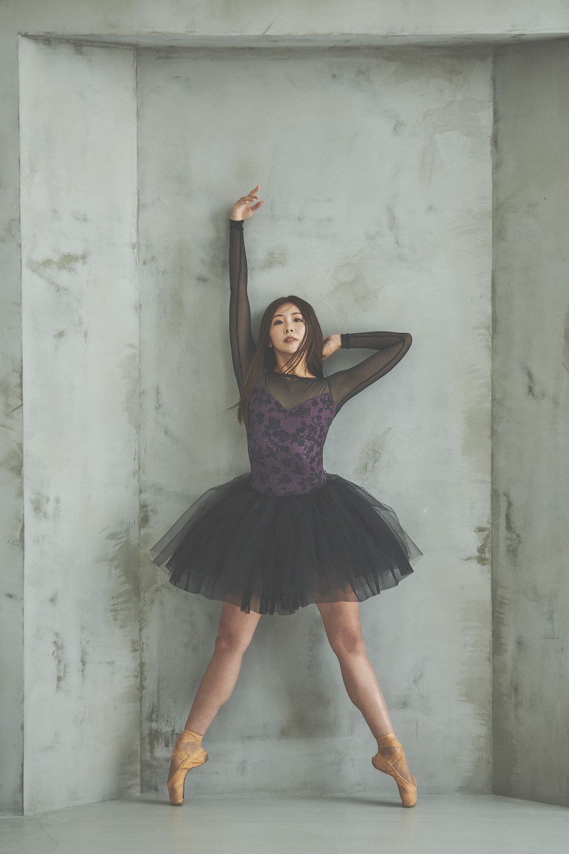 stina / type W grateful / essential wine red