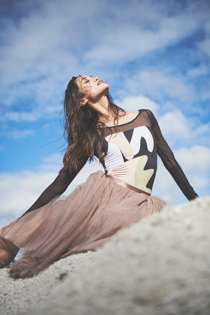 stina / type T long / earth gold black