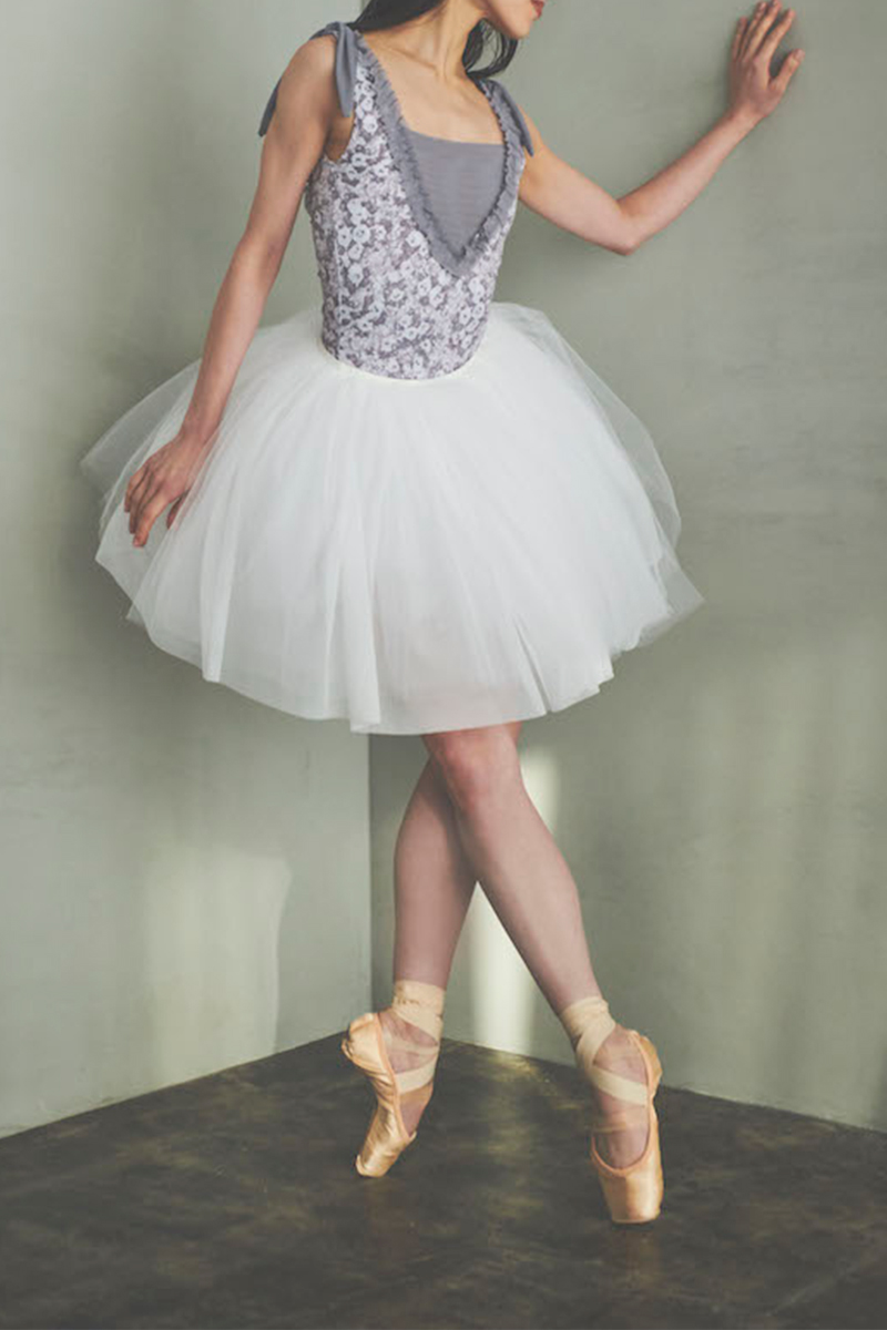 stina / type J juliet / petit fours maron