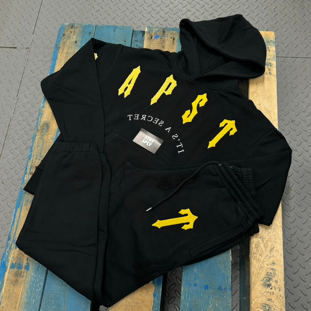 Trapstar Irongate Arch Chenille 2.0 Hooded Tracksuit - Black / Yellow