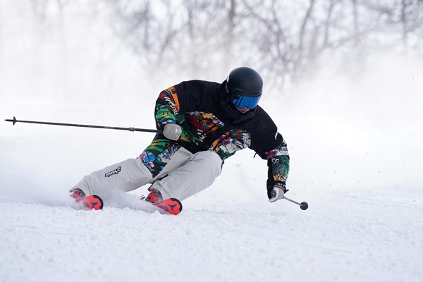 スキーブランド「phenix」、2026-27年の新作特別モデル「FUBUKI(𪞵